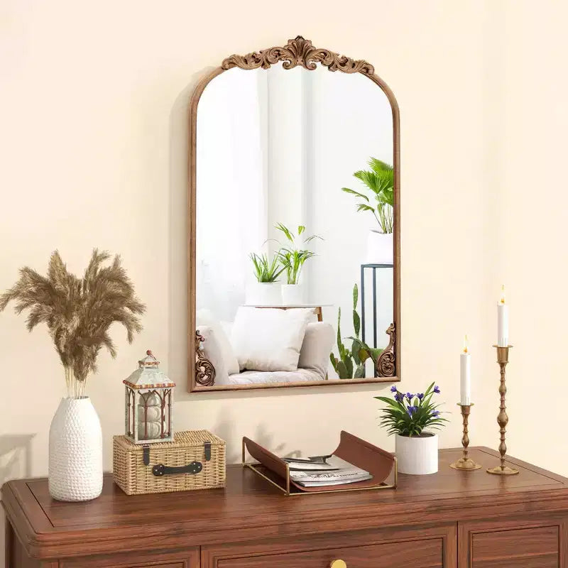 Miroir mural baroque doré orné de style baroque avec cadre en métal
