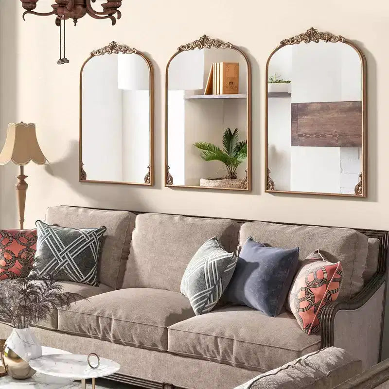 Miroir mural baroque doré orné de style baroque avec cadre en métal