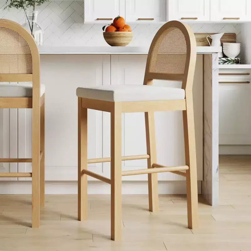 Tabouret de bar hauteur comptoir, dossier en rotin chêne avec assise en bouclette crème
