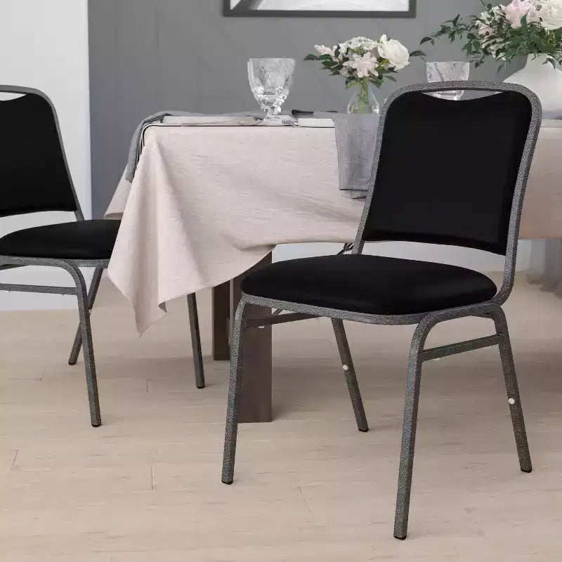 Chaise de banquet empilable, vinyle noir avec cadre veiné argenté