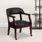 Chaise de conférence en vinyle noir avec clous décoratifs et roulettes