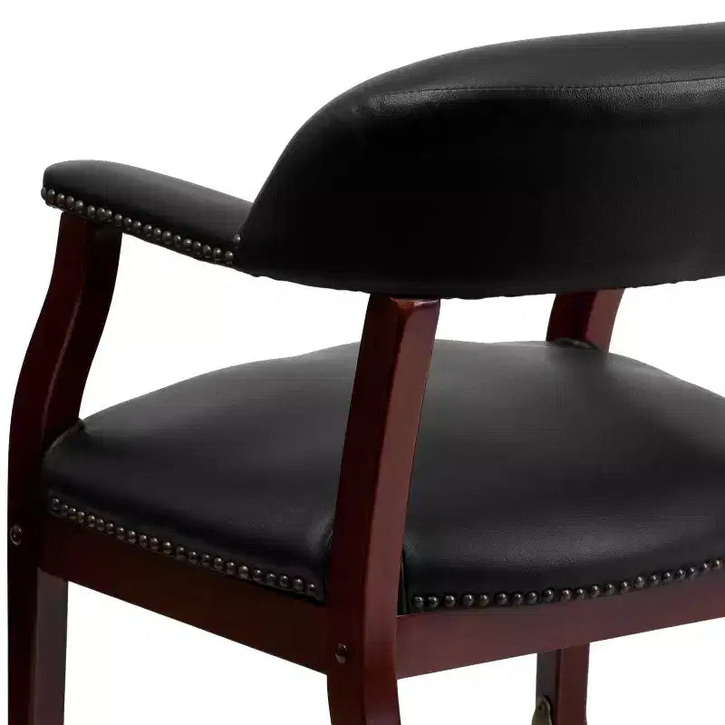 Chaise de conférence en vinyle noir avec clous décoratifs et roulettes