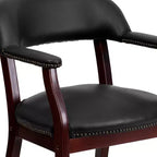Chaise de conférence en vinyle noir avec clous décoratifs et roulettes
