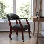 Chaise de conférence en vinyle noir avec clous décoratifs et roulettes