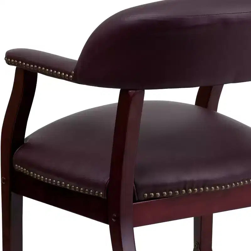 Chaise de conférence en vinyle noir avec clous décoratifs et roulettes