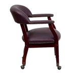Chaise de conférence en vinyle noir avec clous décoratifs et roulettes