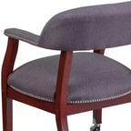 Chaise de conférence en vinyle noir avec clous décoratifs et roulettes