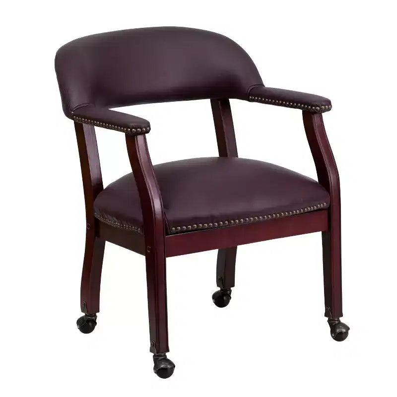 Chaise de conférence en vinyle noir avec clous décoratifs et roulettes