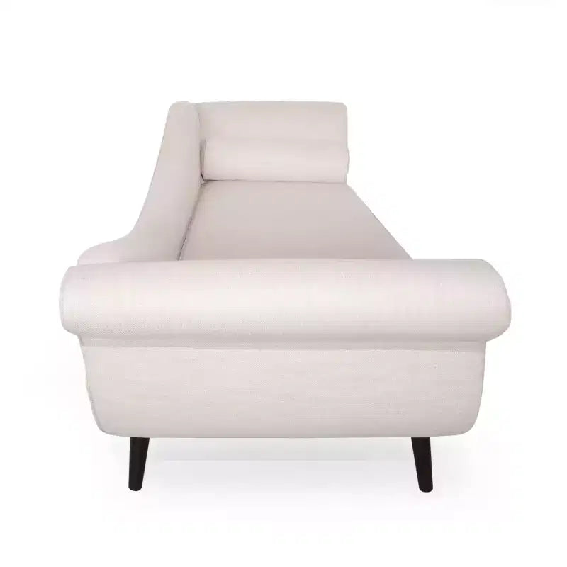 Chaise longue contemporaine avec accoudoirs volutes et pieds fuselés